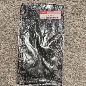 Thirty-One Black and White Floral Scarf